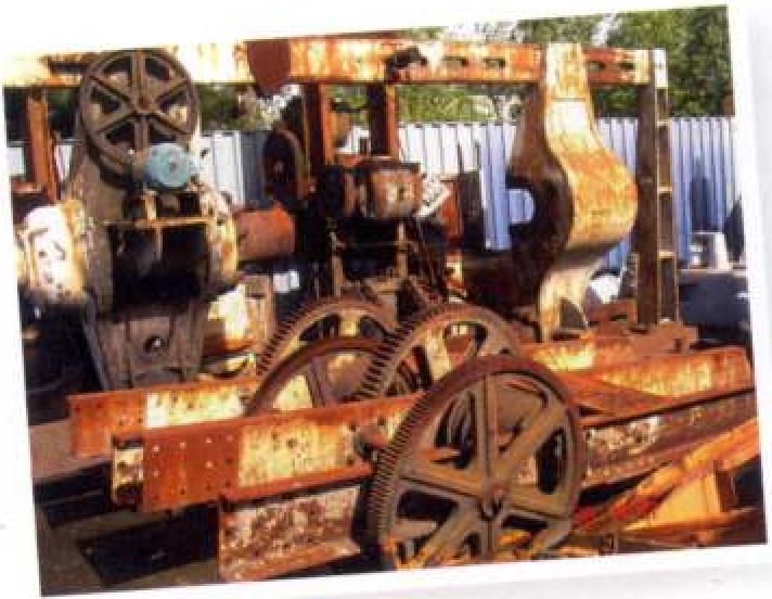 Wheel press and jib crane dismantled and deteriorating, 2008. Guido Gouverneur